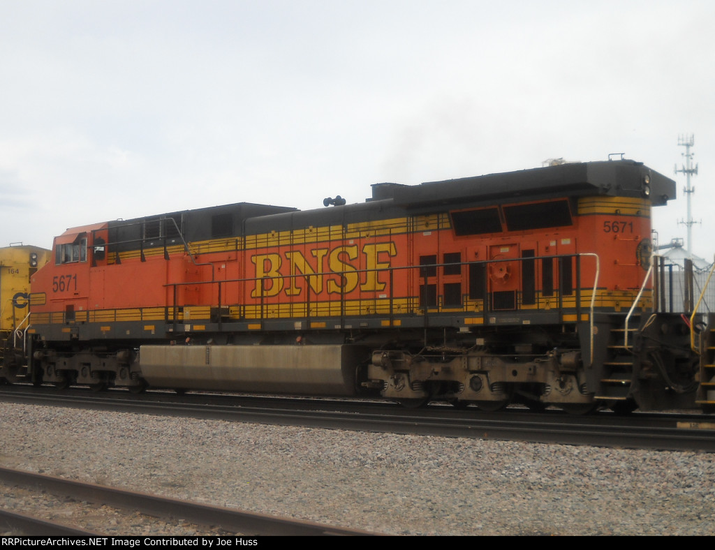 BNSF 5671